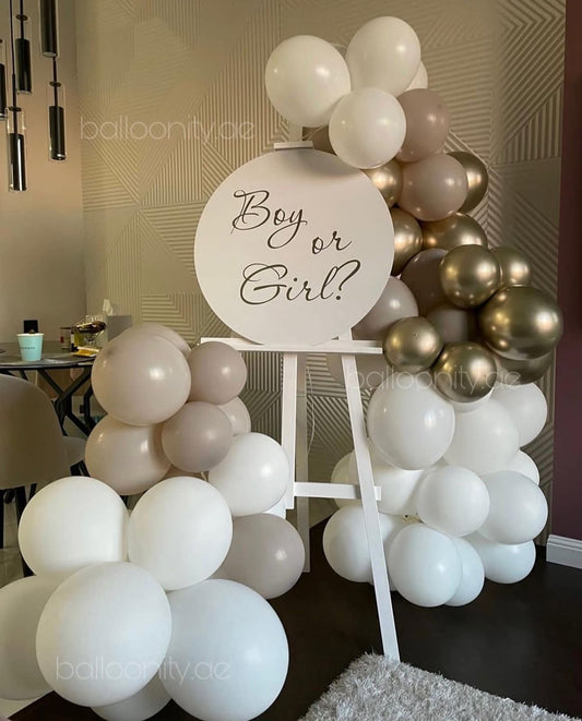 Customizzed easel with balloon garland